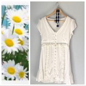 🌼 Lulu’s white Daisy Dress